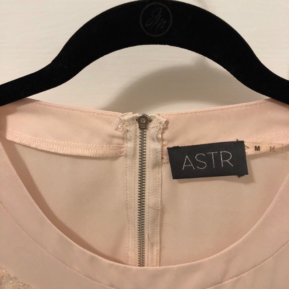 Sequin Astr peach sleeveless blouse - Picture 2 of 4